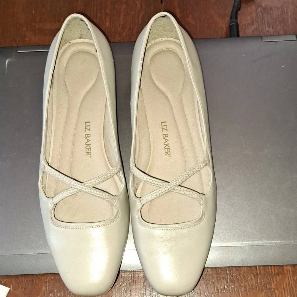 Elegant Women's Dark Bone Flats Liz Baker size 8W - Picture 3 of 9